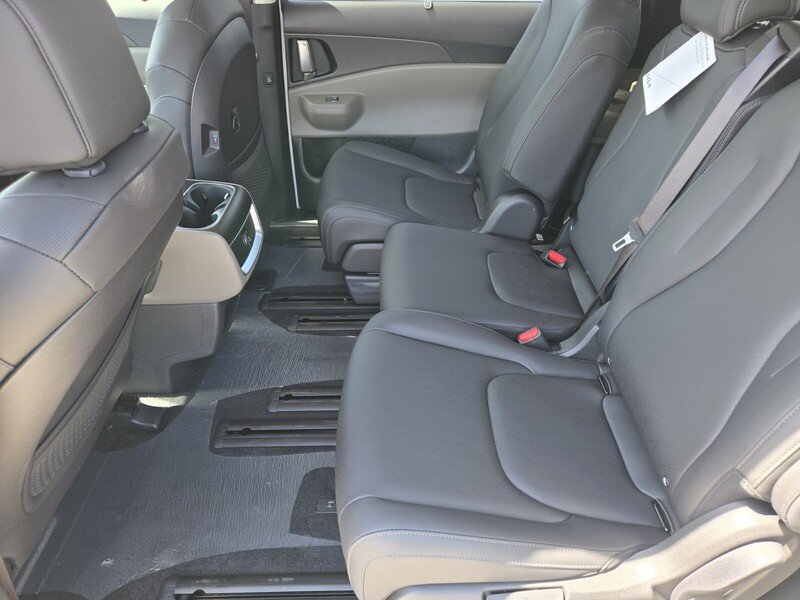 New 2026 Snow White Pearl Kia EX image 8