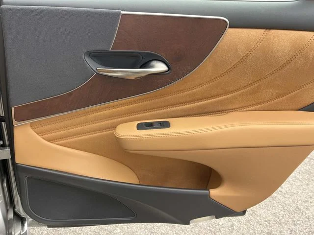 2023 Lexus LS Base - Photo 23