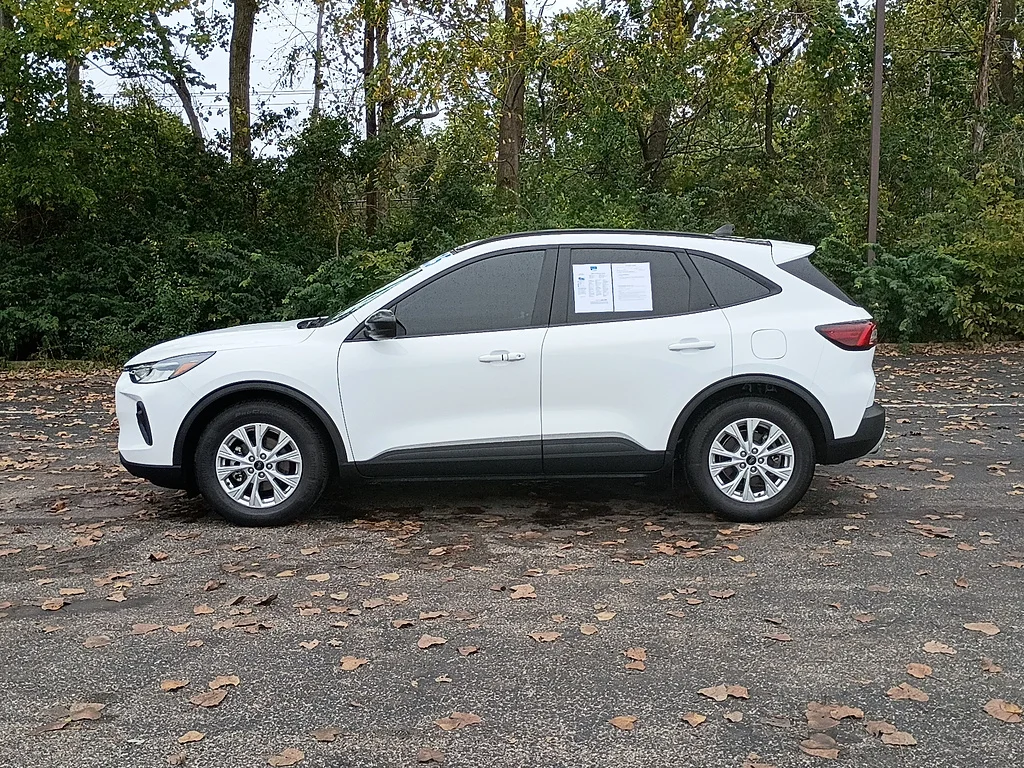 Used 2025 Oxford White Ford Active image 6
