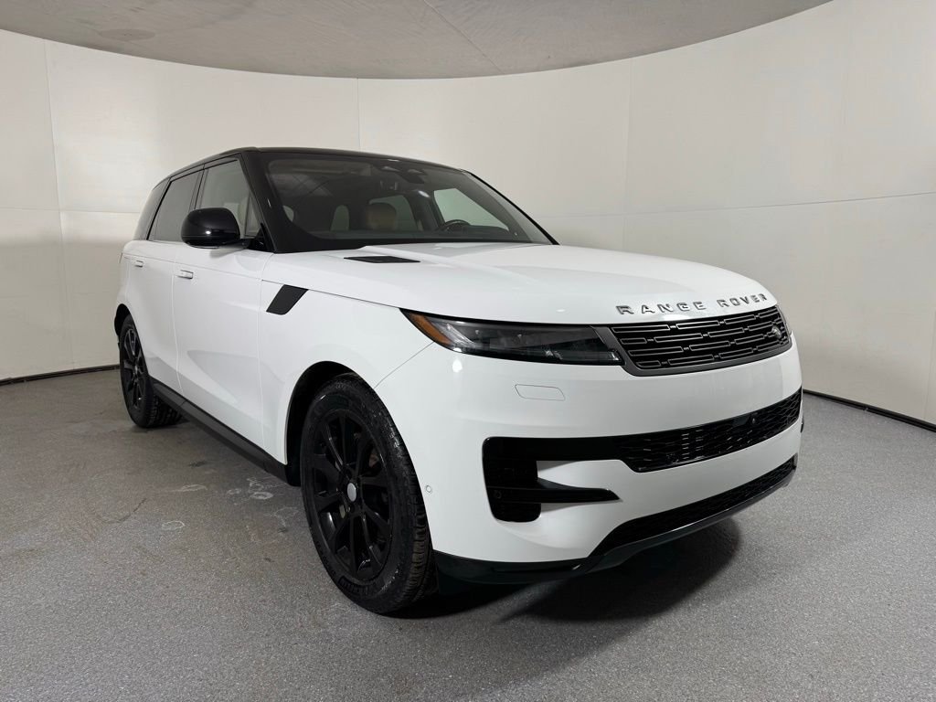 Used 2024 Fuji White Land Rover SE image 3