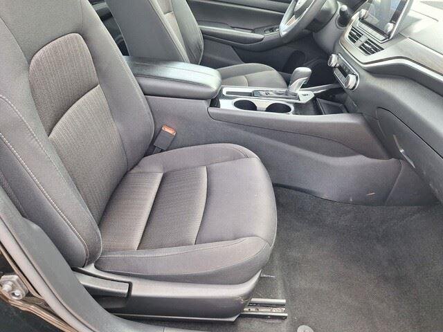Used 2024 Super Black Nissan 2.5 SV image 28