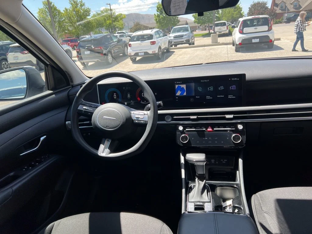Used 2025 White Hyundai SEL image 21