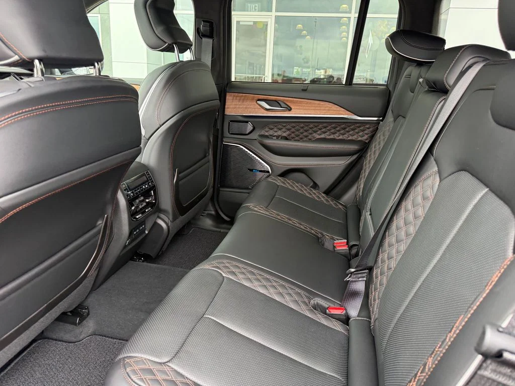 New 2026 Silver Zynith Exterior Paint Jeep Summit image 21