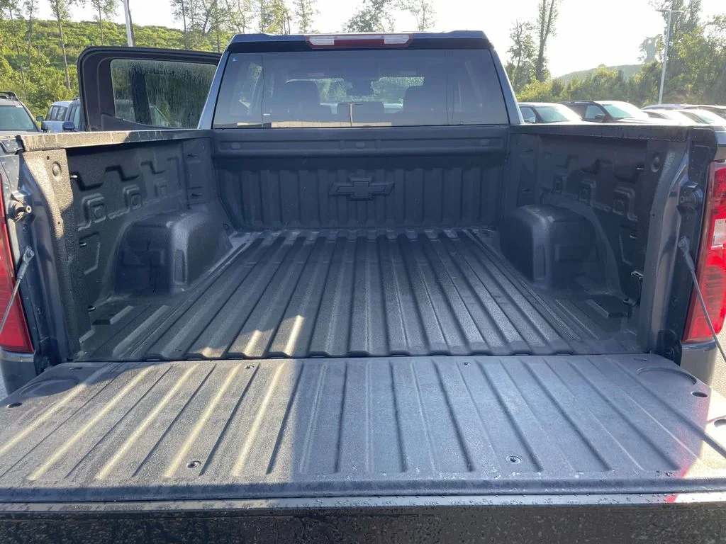 Used 2022 Northsky Blue Metallic Chevrolet Custom image 29
