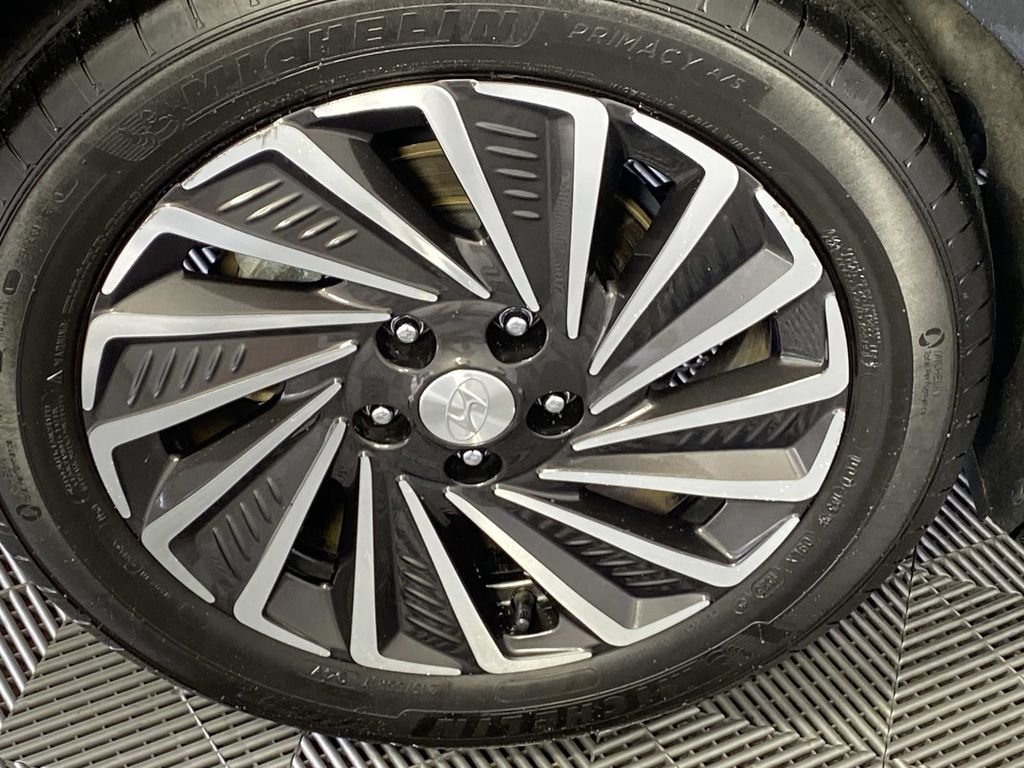 Used 2023 Gray Hyundai SEL image 28