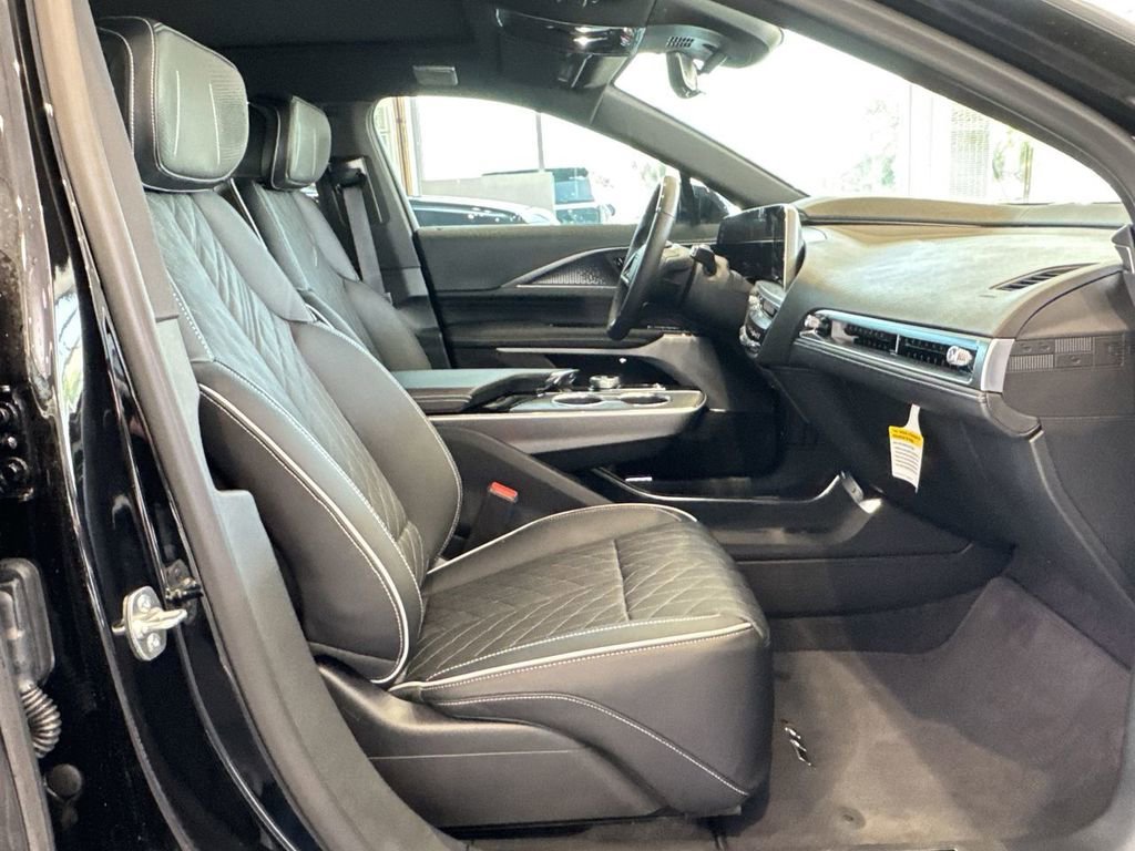 2026 Cadillac LYRIQ V Premium - Photo 24