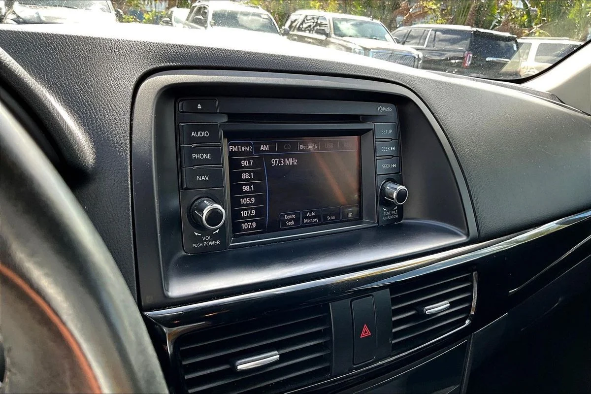 Used 2013  Mazda Touring image 14