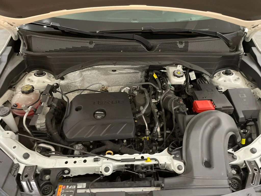 Used 2022 Summit White Chevrolet LT image 27