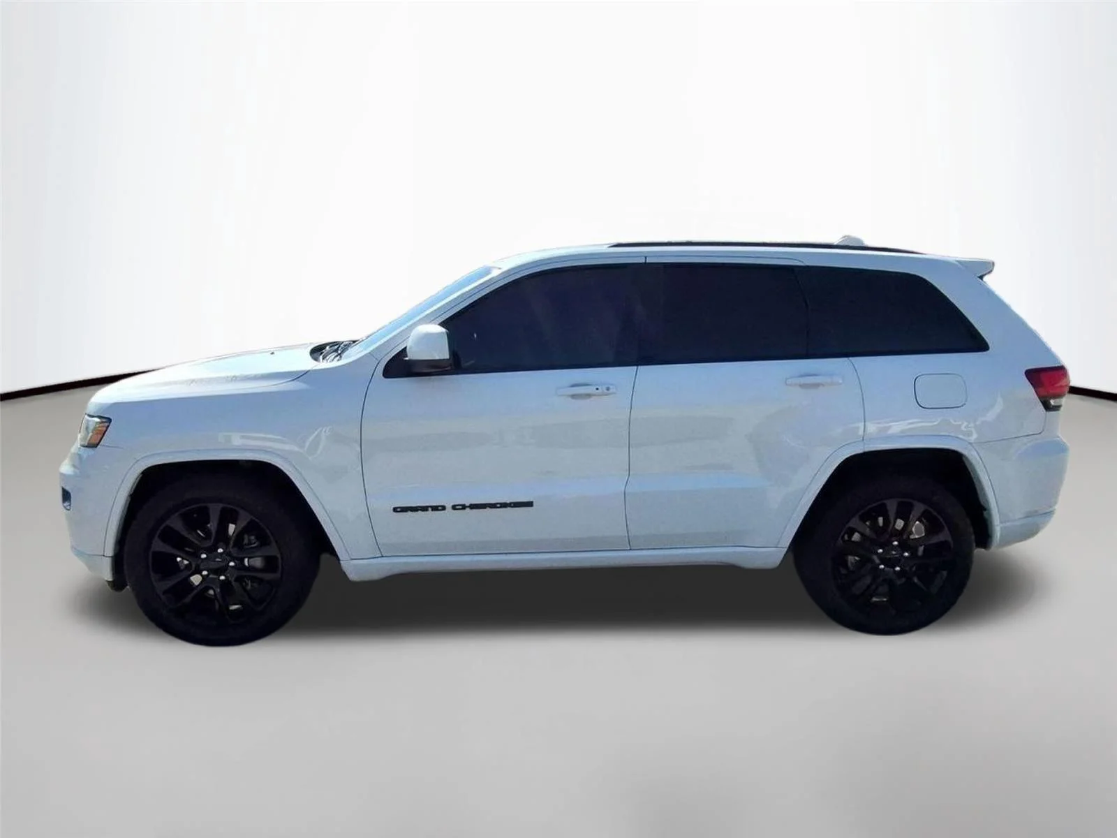 Used 2018 Bright White Clearcoat Jeep Altitude image 2