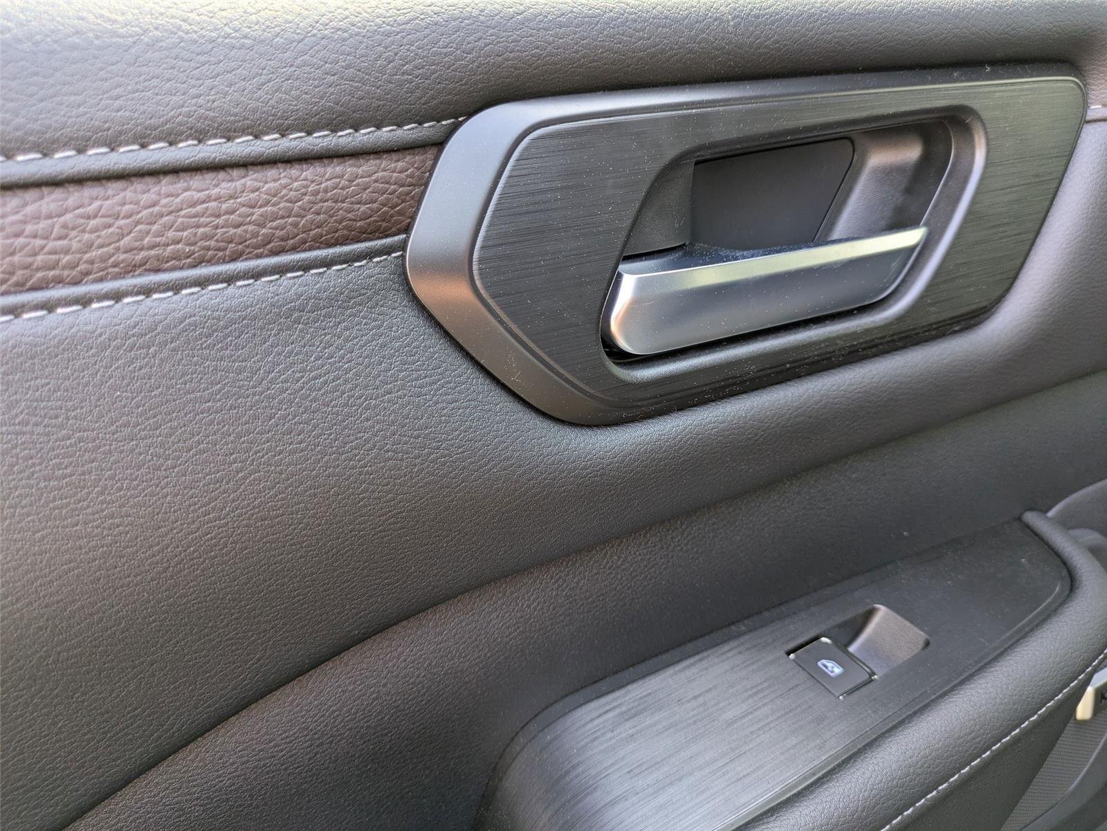 2025 Nissan Armada SL - Photo 25