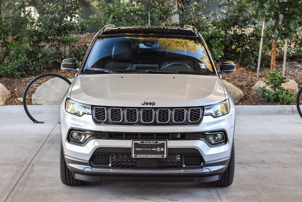 New 2026 Silver Zynith Metallic Clearcoat Jeep Limited image 2