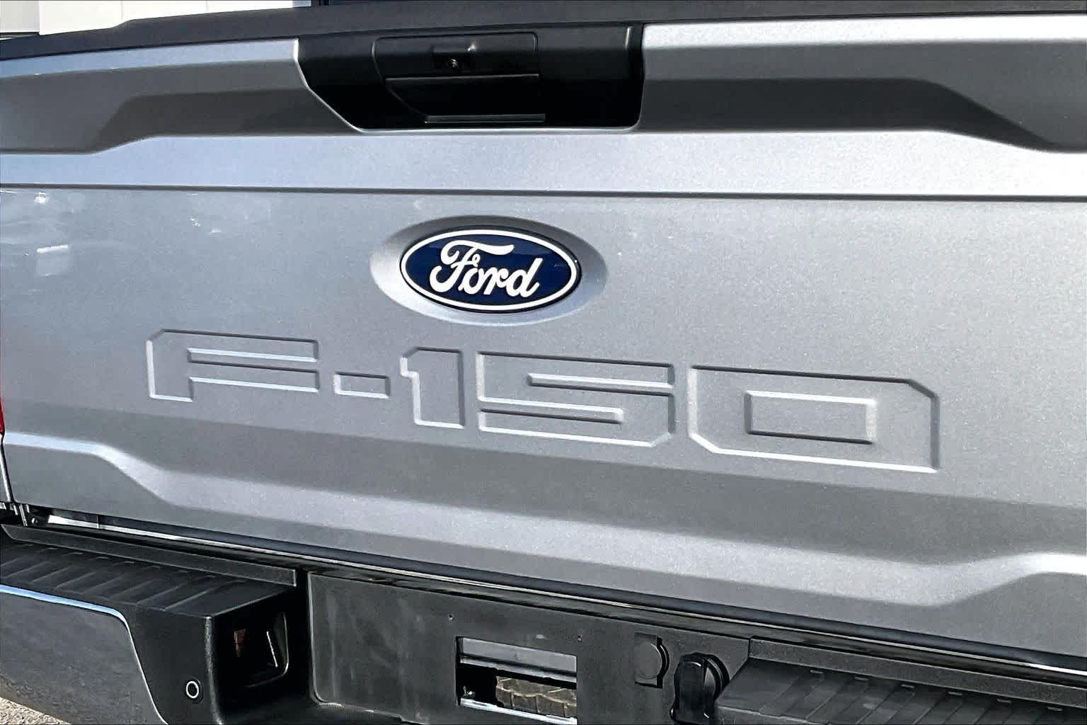 Used 2025 Iconic Silver Metallic Ford XL image 9