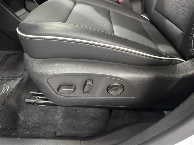 Used 2025 WHITE BUICK Preferred image 15