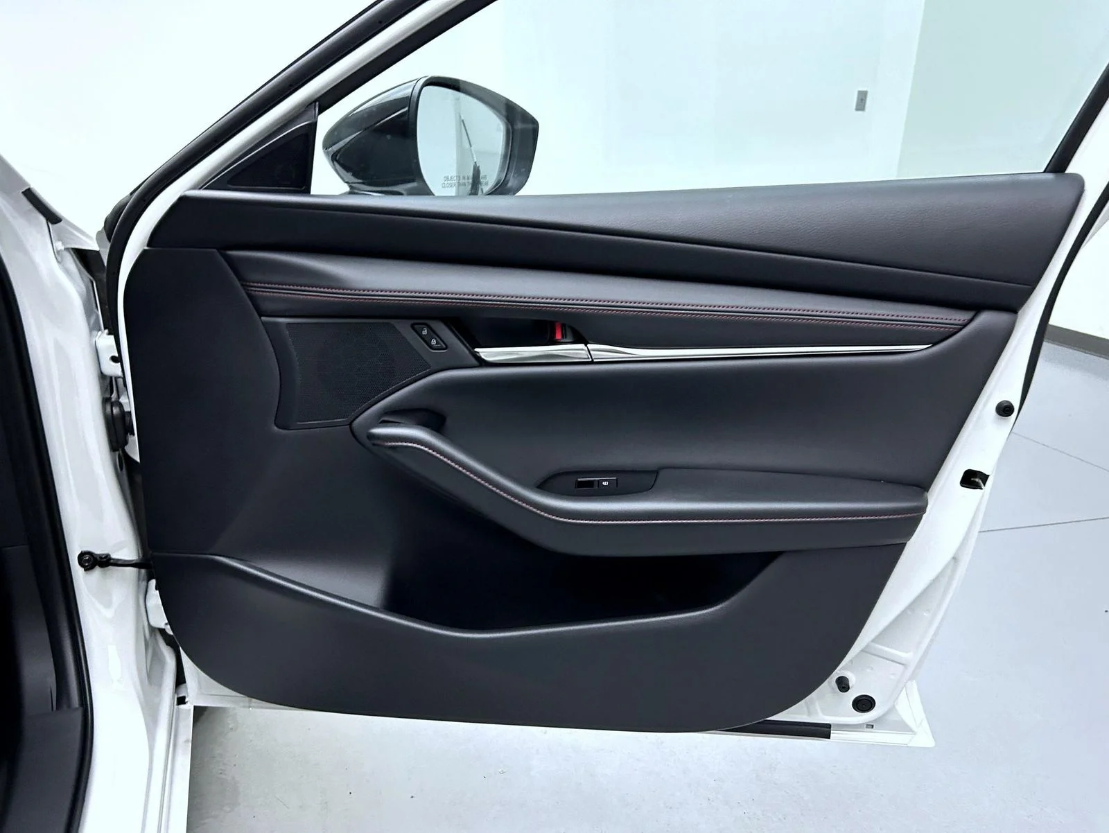 New 2026 Snowflake White Pearl Mazda 2.5 S Carbon Edition AWD image 16