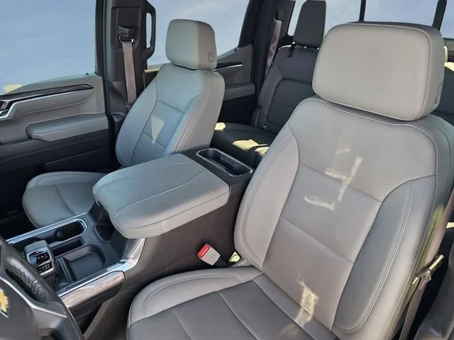 Used 2023 Iridescent Pearl Tricoat Chevrolet LTZ image 18