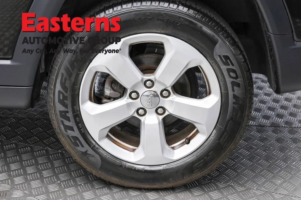 Used 2018 Black Jeep Latitude image 8