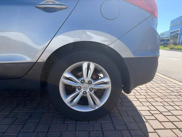 Used 2012 Gray Hyundai GLS image 12
