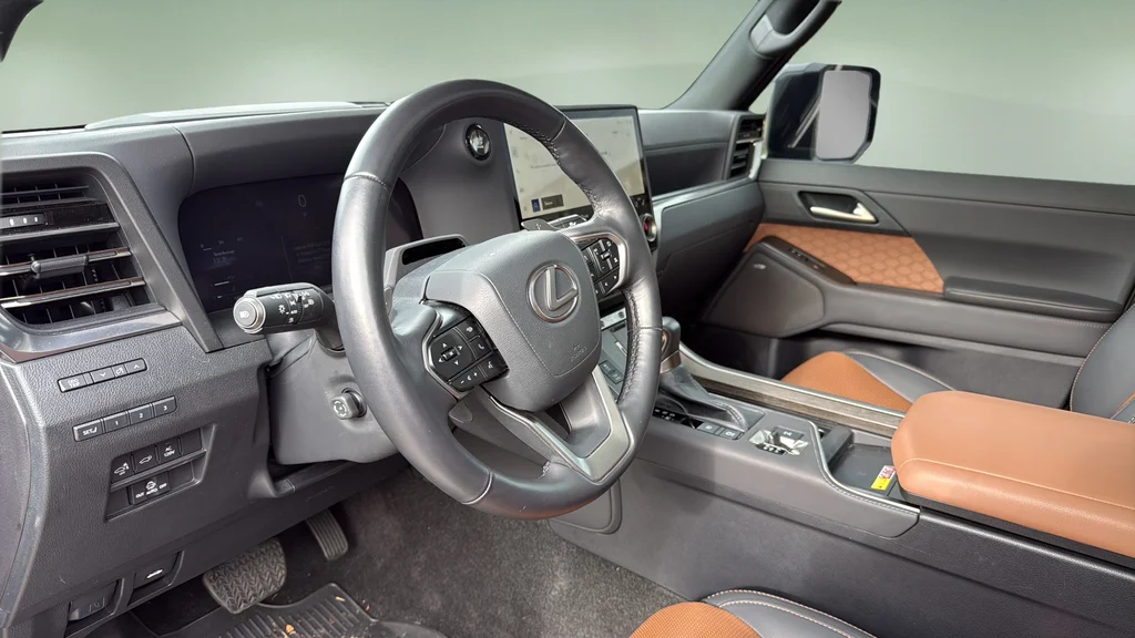 Certified Used 2024  Lexus 550 Luxury+ image 12