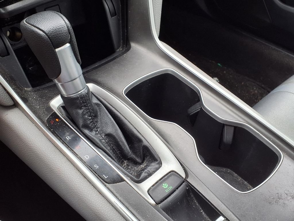 Used 2018  Honda EX image 19