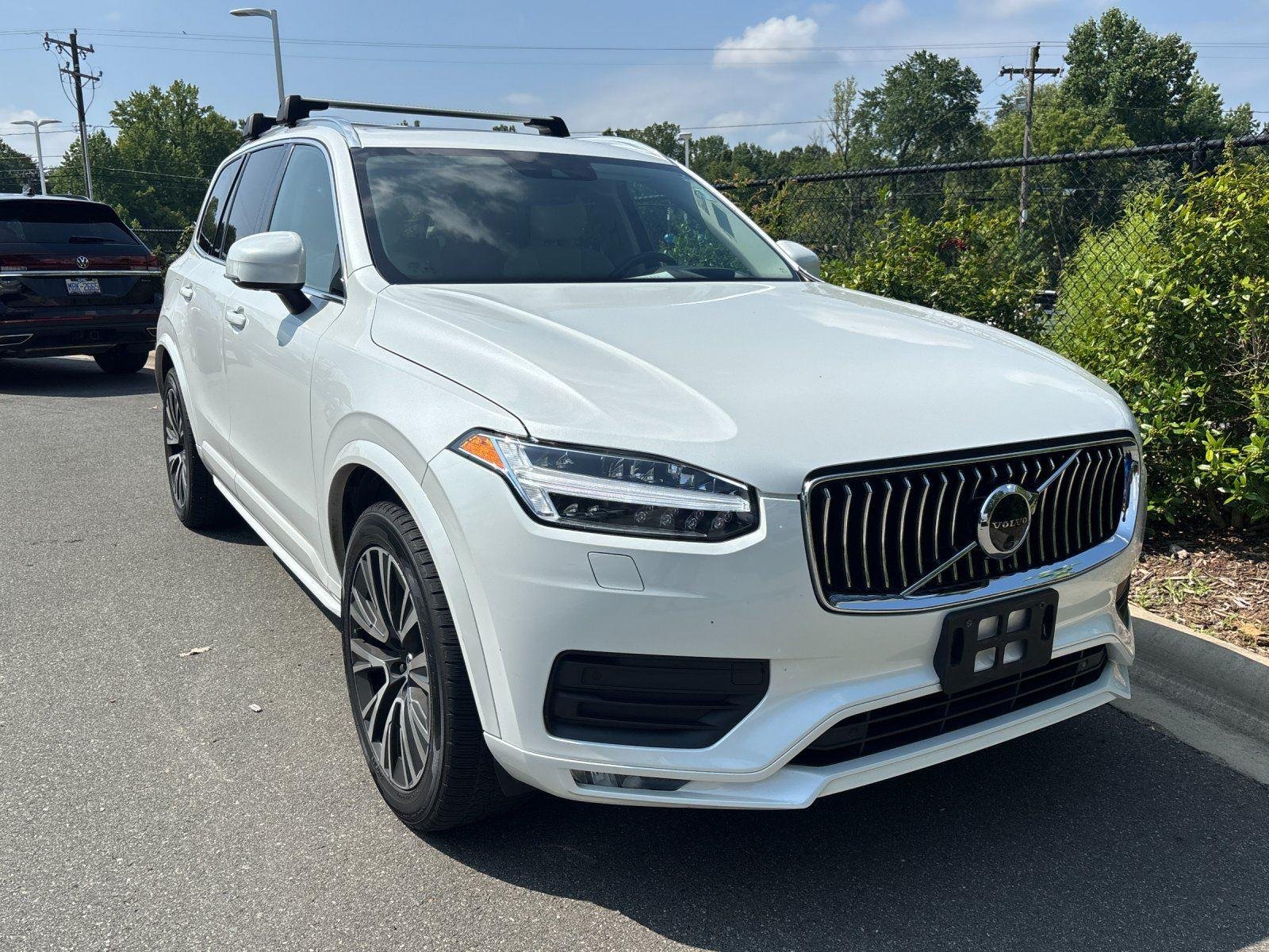 Used 2021 Crystal White Metallic Volvo Momentum image 7