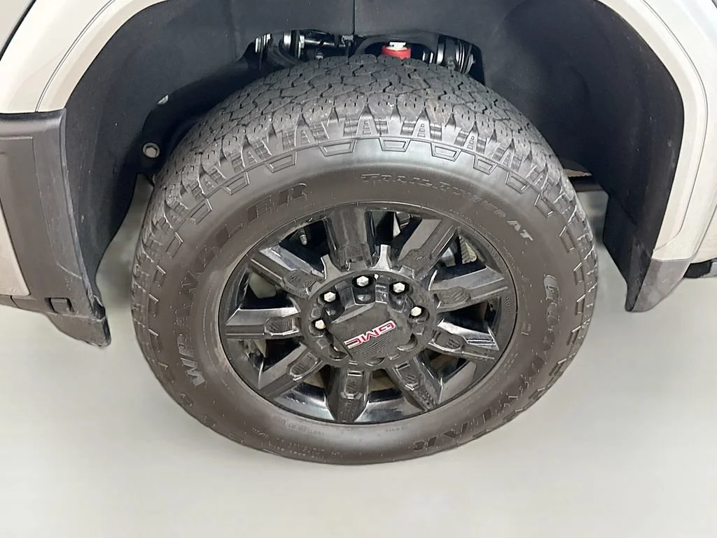 Used 2024 Sterling Metallic GMC AT4 image 35