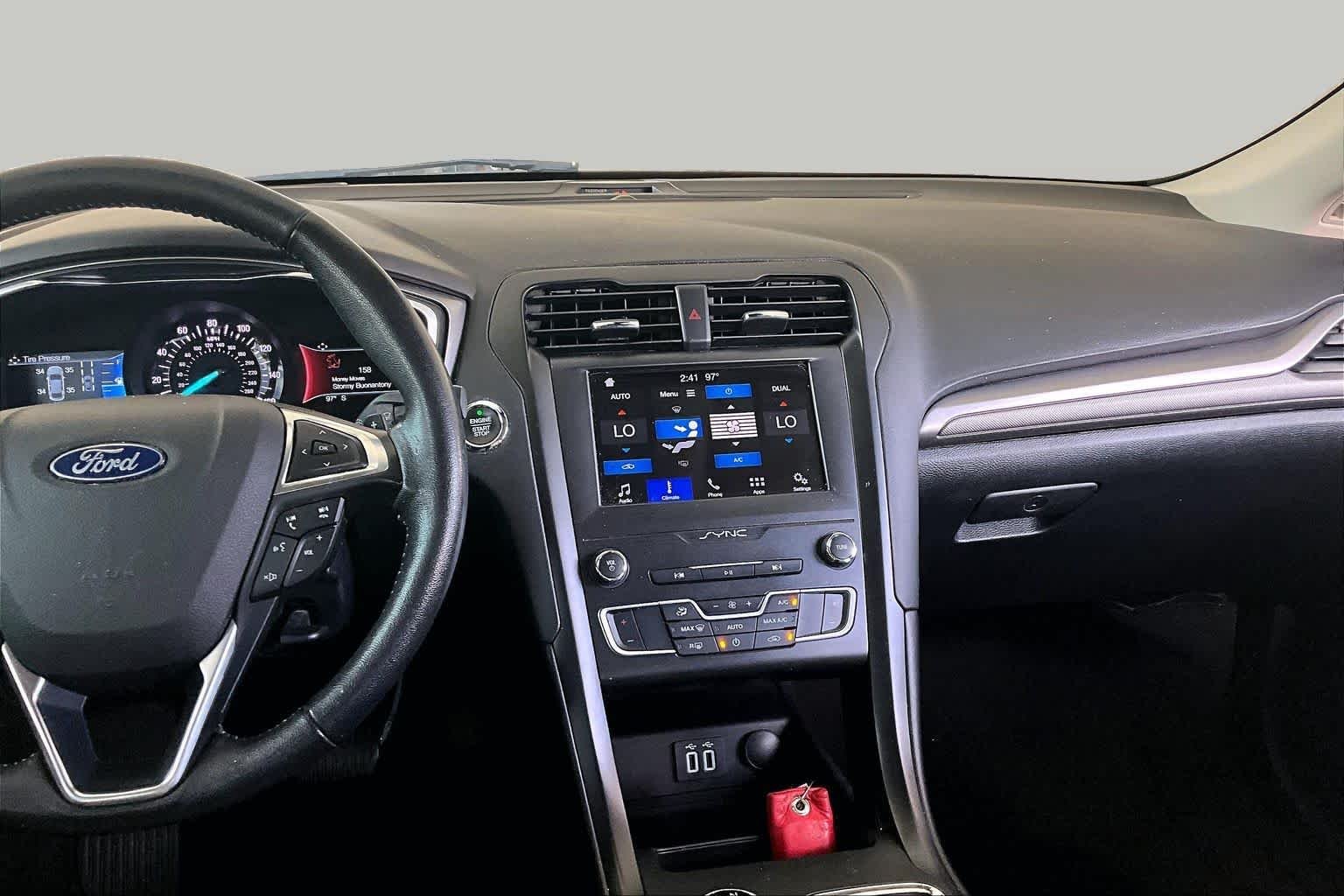 Pre-Owned 2019 Ford Fusion SE