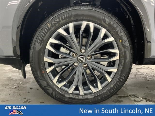 New 2026 Boulder Gray Pearl/Super Black Nissan Platinum image 5