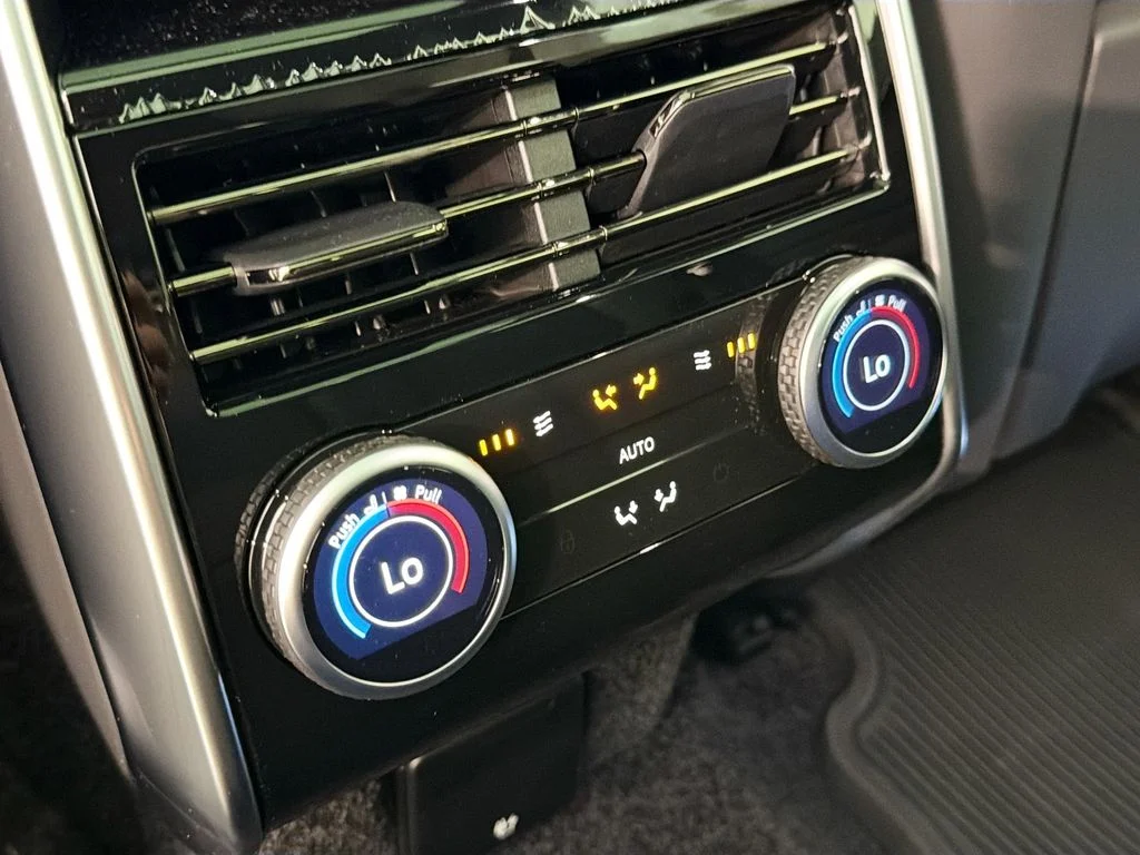 New 2026 Santorini Black Land Rover SE image 27