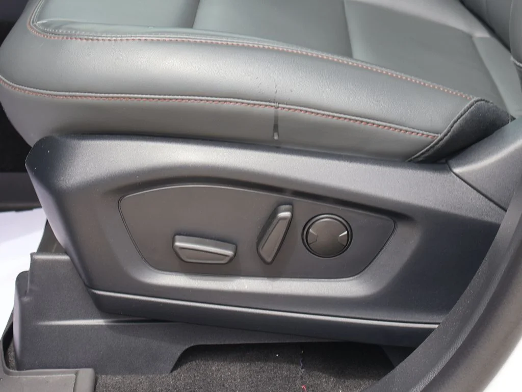 New 2026 Star White Metallic Tri-Coat Ford Active image 26