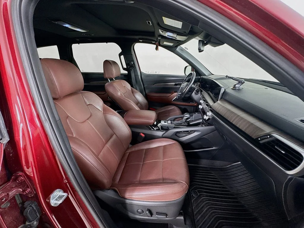 Used 2023 Red Kia EX image 37