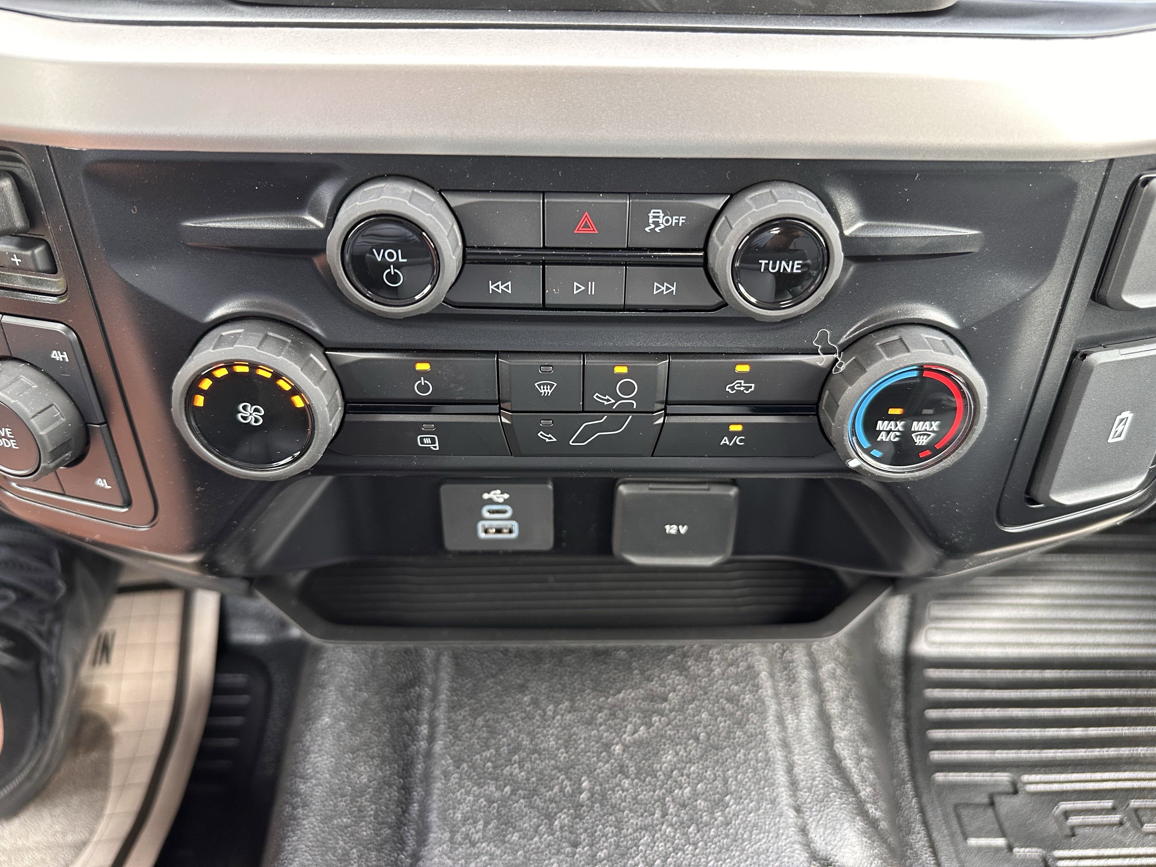 2025 Ford F-350 Super Duty Chassis Cab XL - Photo 23