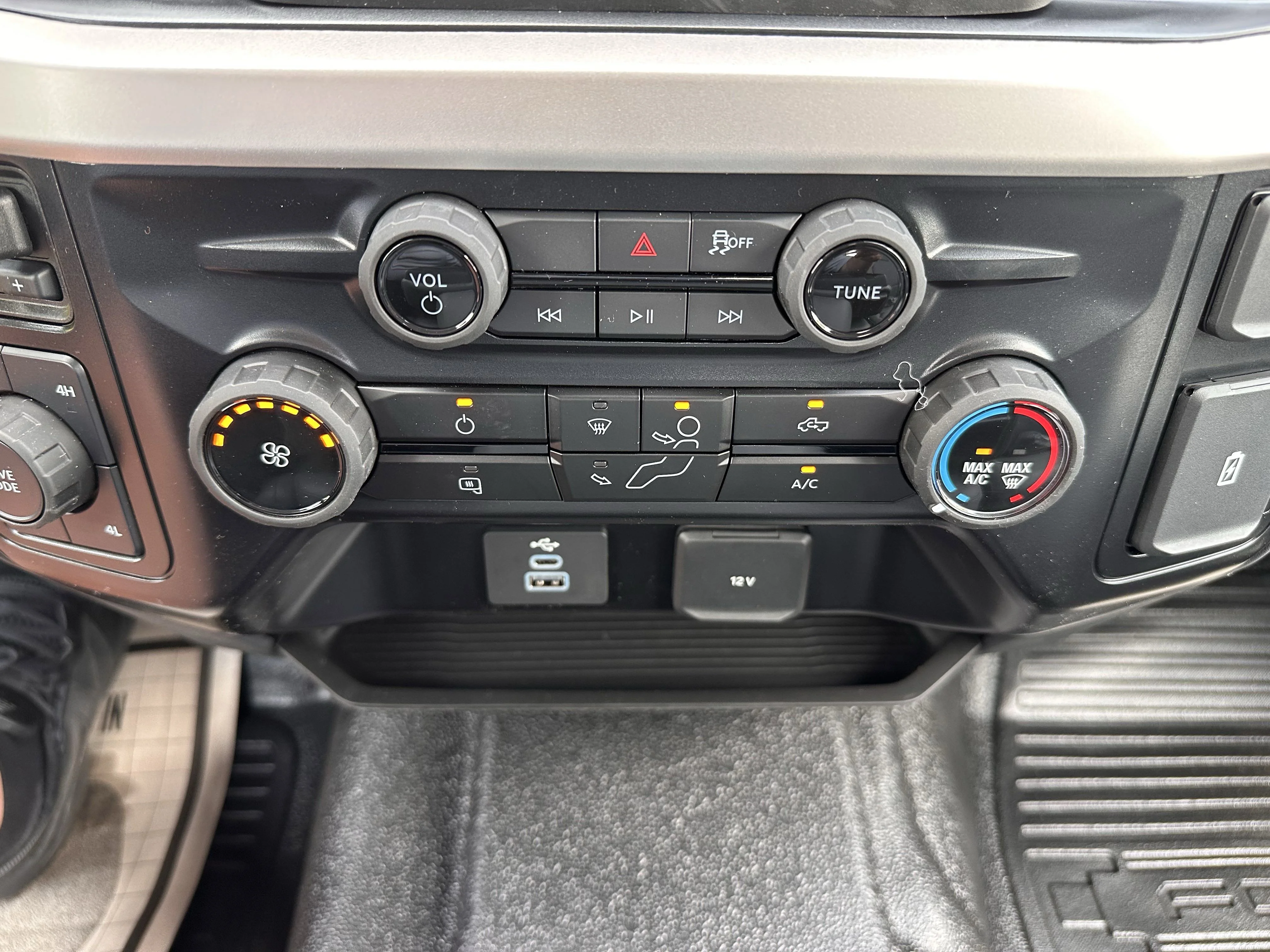 2025 Ford F-350 Super Duty Chassis Cab XL - Photo 23