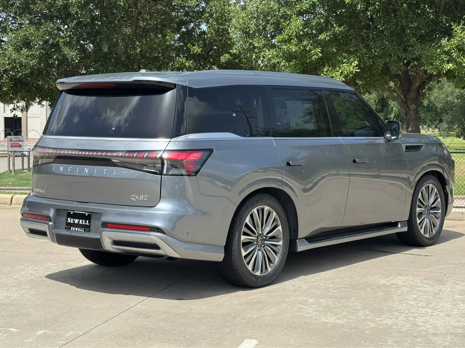 New 2027 DYNAMIC METAL INFINITI Luxe 2WD image 3
