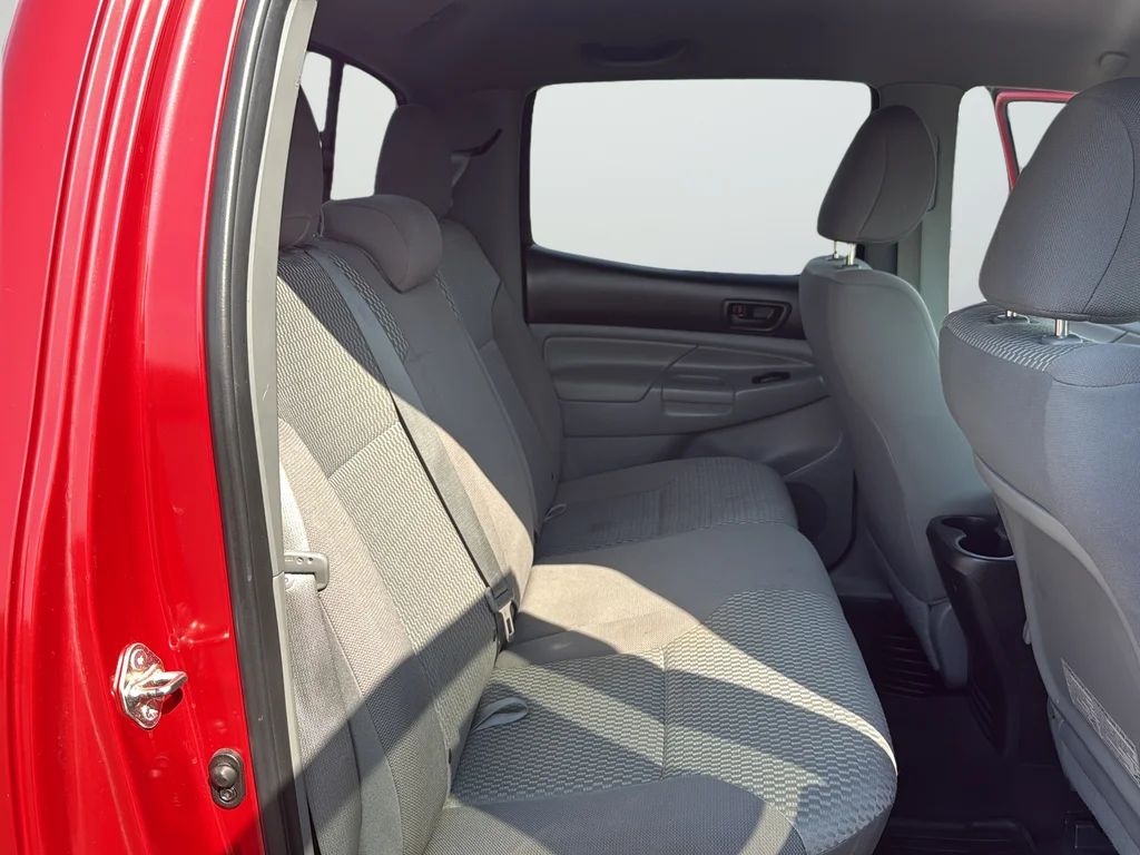 Used 2015 Red Toyota Base image 35