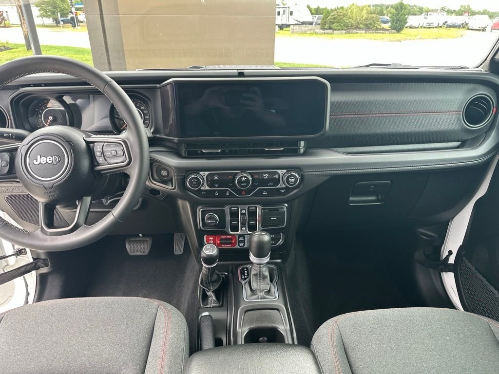 Used 2025 White Jeep Rubicon image 13