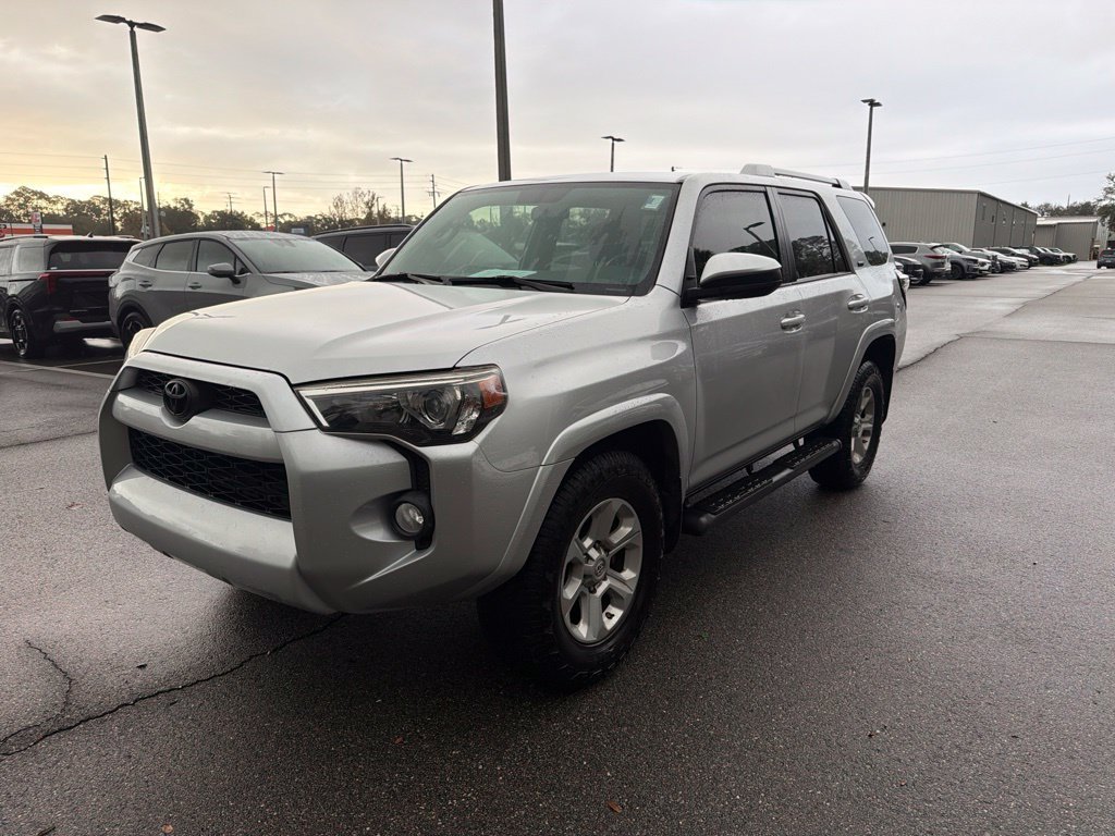 Used 2018 Classic Silver Metallic Toyota SR5 image 8