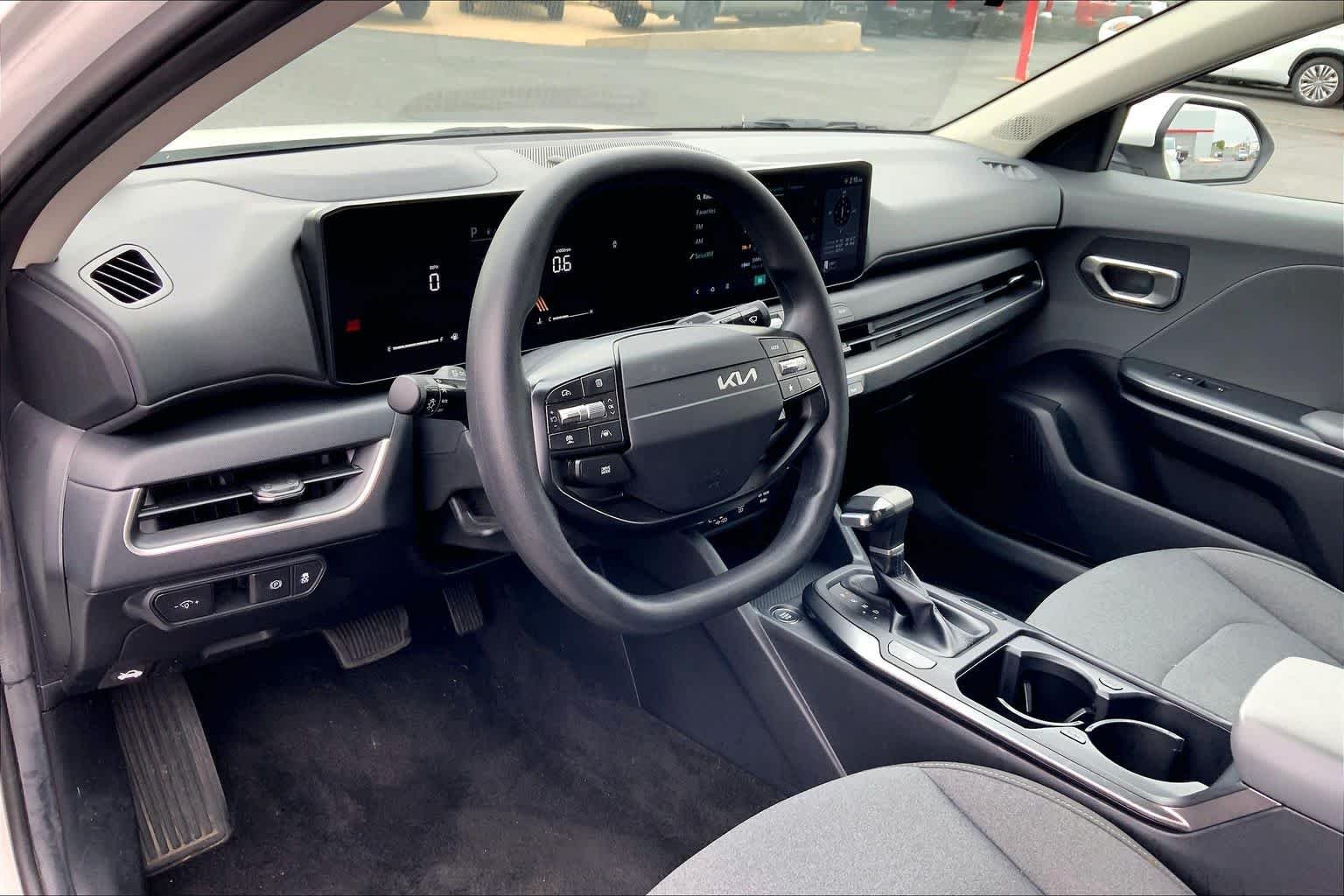 Used 2025 Snow White Pearl Kia LXS image 18