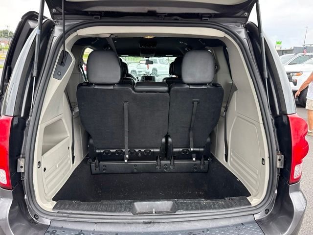 Used 2018 Gray Dodge SXT image 16
