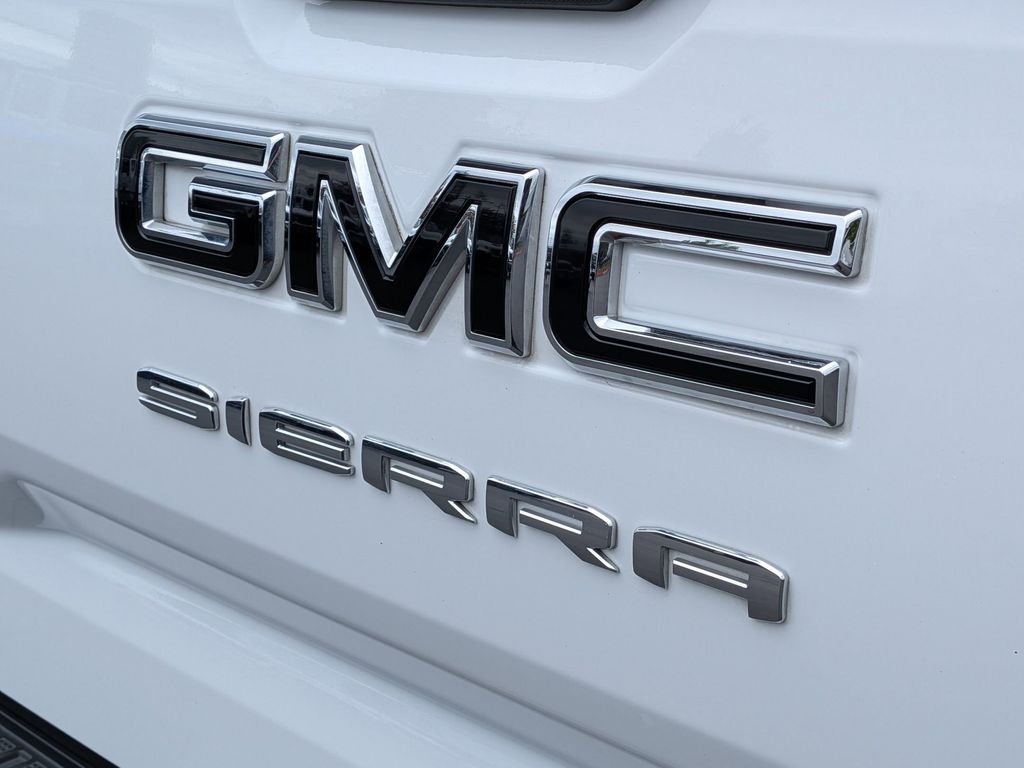 Used 2024 White GMC Elevation image 28
