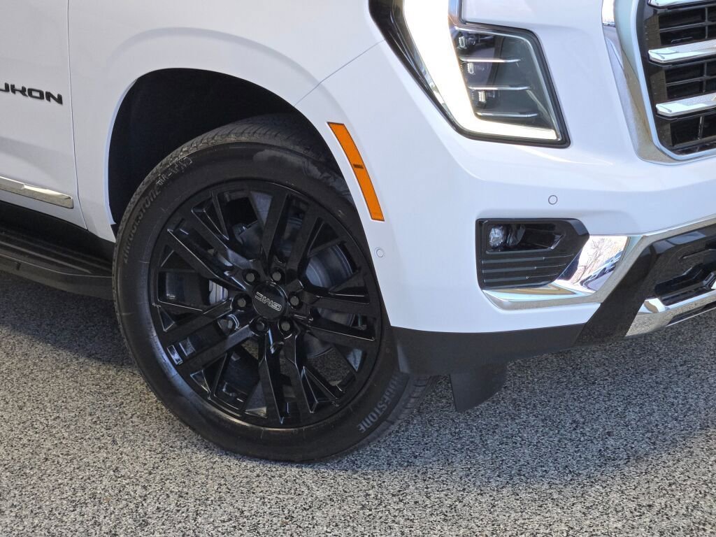 New 2026 Summit White GMC Elevation image 3