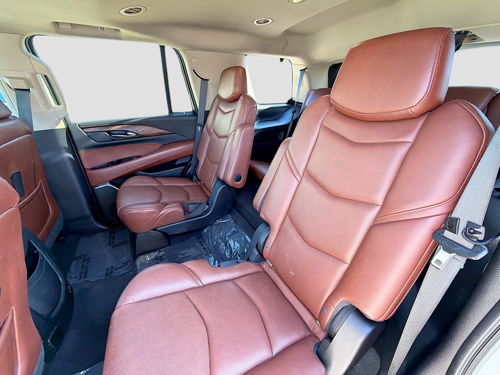 Used 2020 White Cadillac Luxury image 23