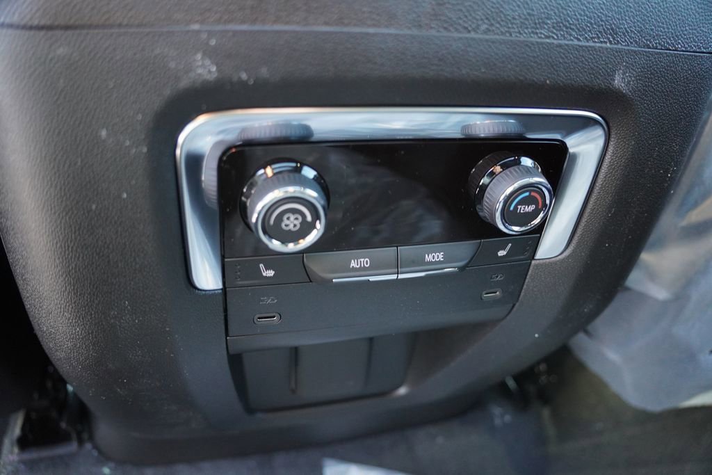 2026 Chevrolet Suburban High Country - Photo 14