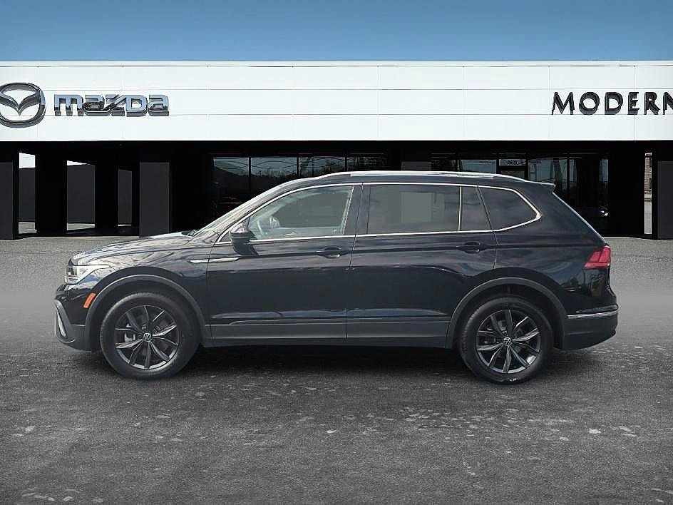Used 2023 Platinum Gray Metallic Volkswagen SE image 2
