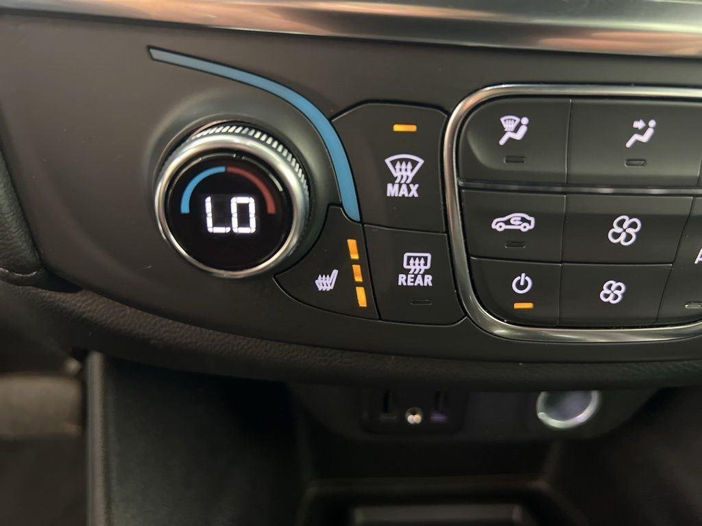 Used 2023 Silver Sage Chevrolet LT image 16