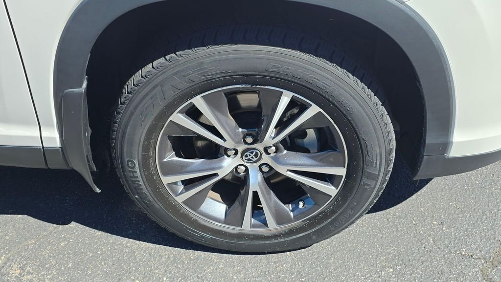 Used 2019 Blizzard Pearl Toyota LE image 9