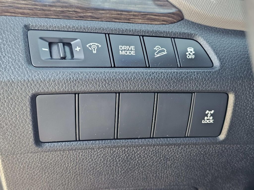 Used 2017 White Hyundai 2.4 Base image 25