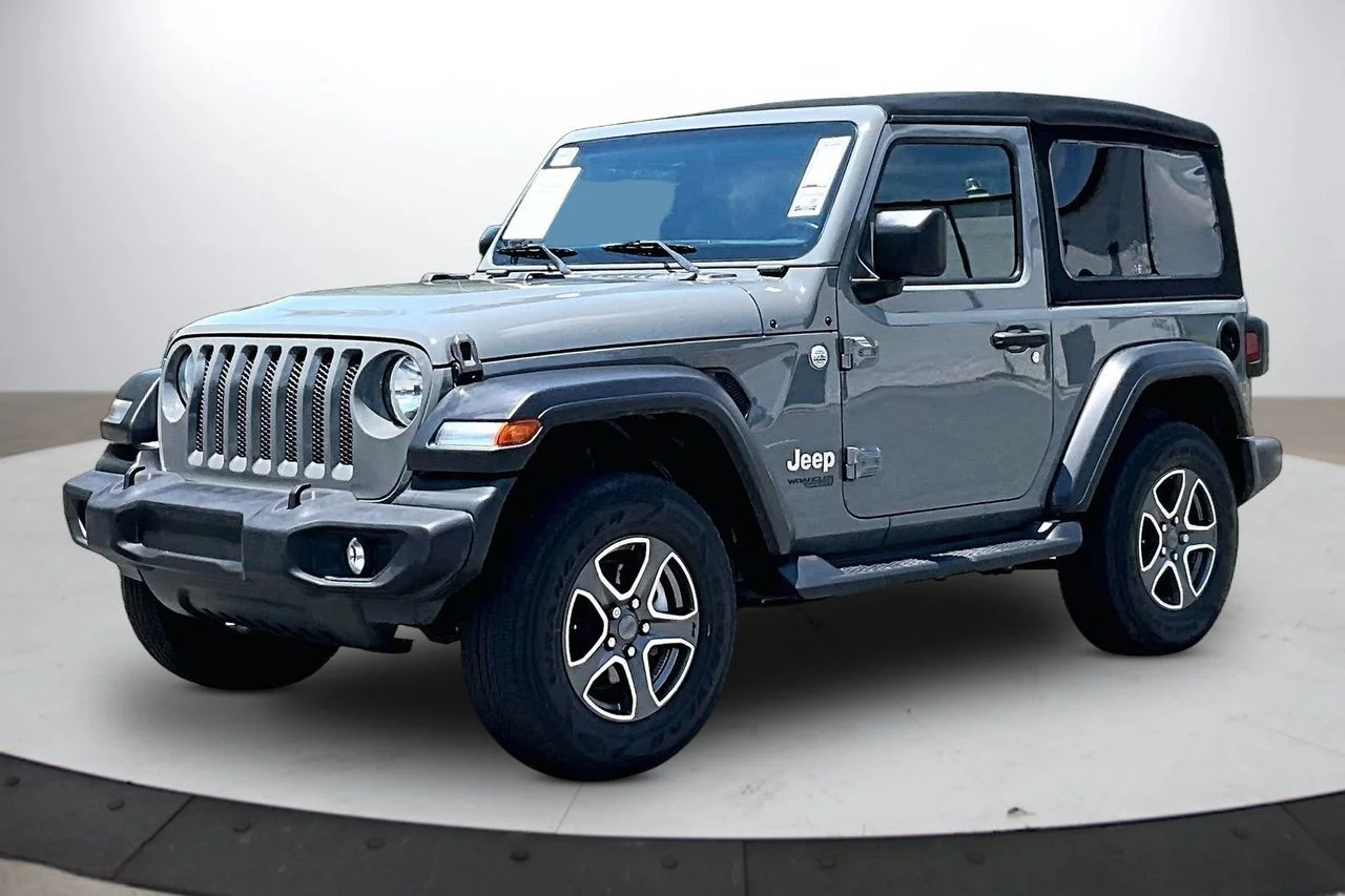 Used 2021 Gray Jeep Sport S image 4