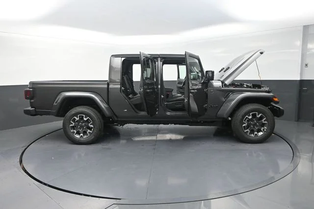 New 2026 Granite Crystal Metallic Clear-Coat Exterior Paint Jeep Sahara image 36