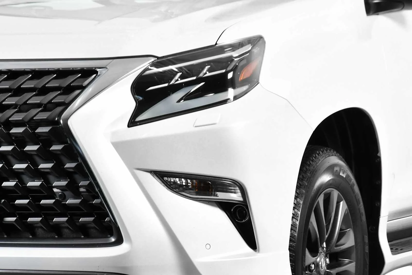 Used 2023 Eminent White Pearl Lexus Premium image 11