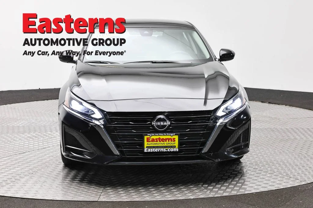Used 2023 Black Nissan 2.5 SV image 2